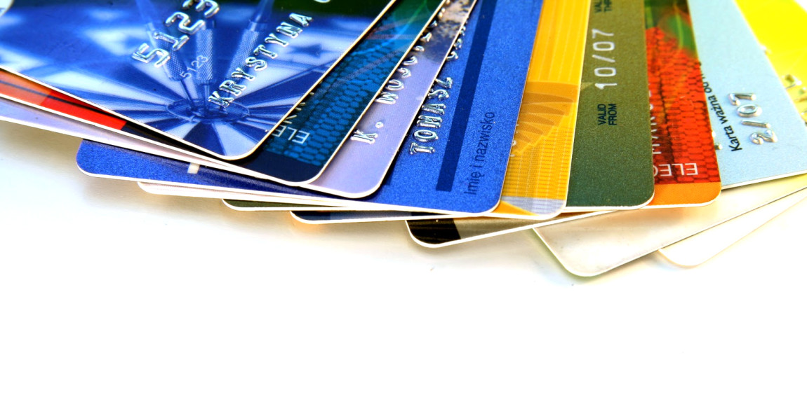Pros and Cons of Living without a Credit Card